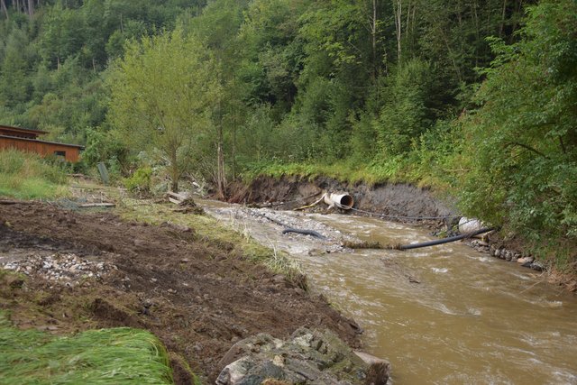 Die Lavant wurde zum reißenden Fluss und hat sogar Leitungen herausgerissen.