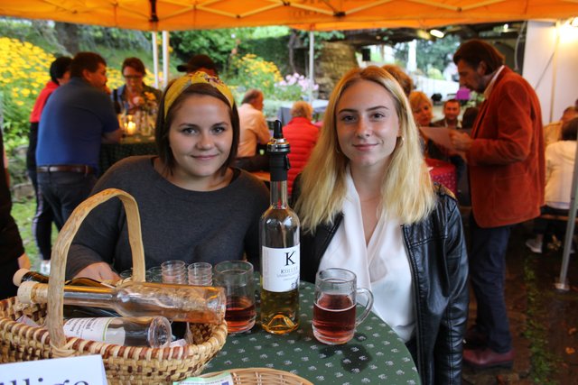 Der Empfang - Gratis Eintritt und ein "Stamperl" Schnaps für alle Gäste.  | Foto: Katrin Löschnig