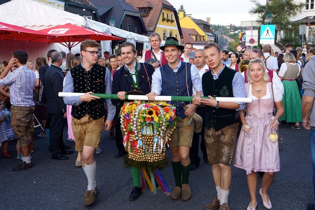 Die traditionelle Eröffnung mit der Hauerkrone.