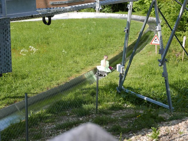 Am Erlebnisberg Luisenhöhe kann man klettern und rodeln.