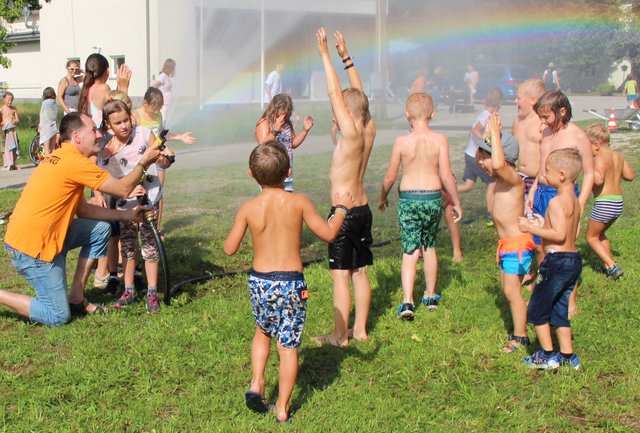 Desselbrunner Ferienprogramm: Rund 60 Kinder hatten jede Menge Spaß bei der Feuerwehr Sicking.