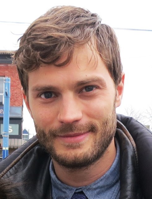 Jamie Dornan kann auch anders. | Foto: katmtan [CC BY 2.0 (https://creativecommons.org/licenses/by/2.0)]