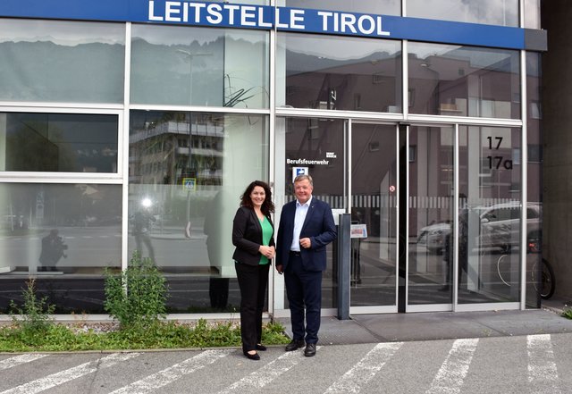 LHStvin Felipe und LR Tilg nach dem Runden Tisch zum Thema Flugrettung in der Leitstelle Tirol in Innsbruck. | Foto: Land Tirol/Brandhuber