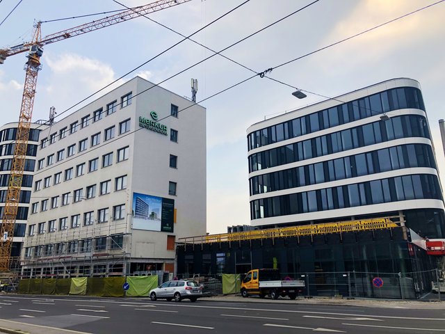 Merkur Campus: Der Altbestand (vorne) führt zu Verzögerungen bei der Errichtung der neuen Merkur-Zentrale in Jakomini.