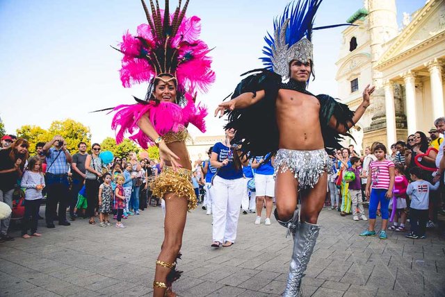 Egal ob Akrobatik, Stelzenlauf oder die magische Welt der Illusionen: Beim Buskers Festival kommen Groß und Klein ins Staunen. | Foto: Buskers Wien
