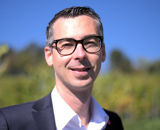 Christoph Pramhofer ist der Neos-Spitzenkandidat für den Regionalwahlkreis Wien-Süd-West. Er sagt, dass eine Zusammenarbeit mit der FPÖ in einer Regierung für Neos ausgeschlossen ist.