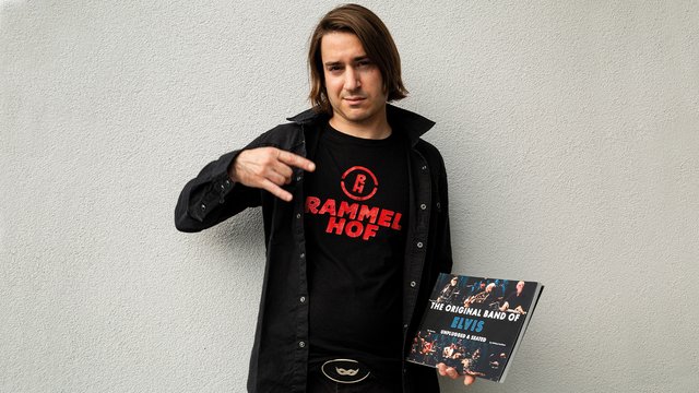 Anthony Jacobson ist ein Multitalent. Fünf Jahre begleitete er für sein Buch die TCB Band.