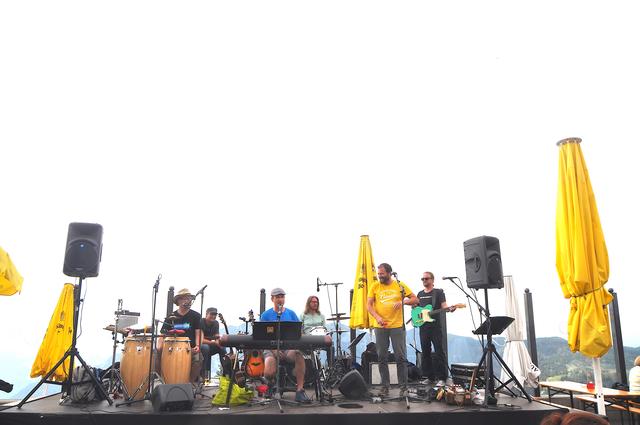 Die Bluesbrauser aus dem Pongau live auf der Waidringer Steinplatte. | Foto: Kogler