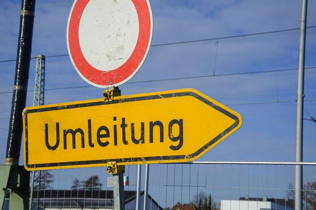 Unzählige Umleitungen und Straßensperren regen die Bewohner des Marchfeld auf.