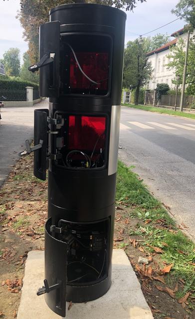 Eines der neuen Tempomessgeräte steht in der Schubertstraße.