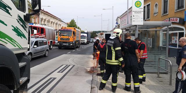 Einsatz für die Feuerwehr Klosterneuburg nach einem Verkehrsunfall am Stadtplatz. | Foto: FF Klosterneuburg
