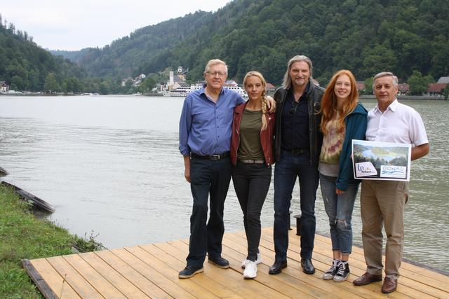 Friedrich Bernhofer (Werbegemeinschaft Donau OÖ), Lilian Klebow, Stefan Jürgens, Larissa Kiers, Bürgermeister Franz Straßl (Haibach ob der Donau).