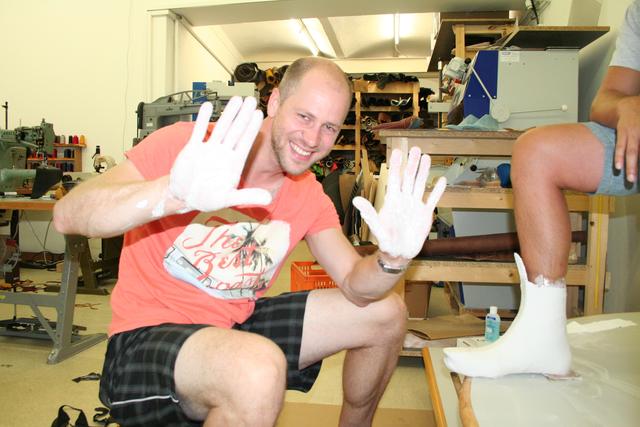 Bei den Maßschuhen von Michael Schachinger ist alles Handarbeit: Vom ersten Abdruck, über den Leisten bis hin zum fertigen "Schuach".