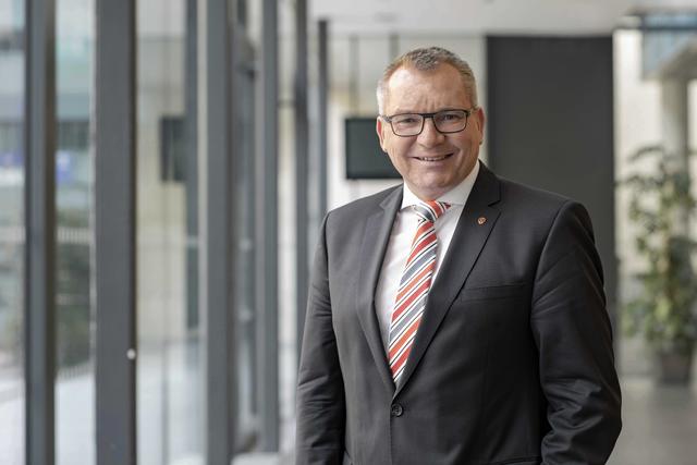 LR Johannes Tratter: "Die Tirolerinnen und Tiroler setzen auf die Nutzung von Solarenergie."
 | Foto: © Land Tirol/Berger