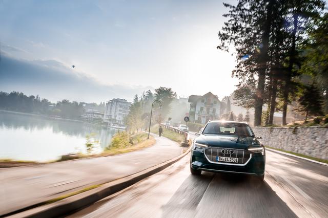 Langestreckentauglichkeit bewies der Audi e-tron auf einer 1.600 km langen Strecke durch zehn Länder in 24 Stunden.