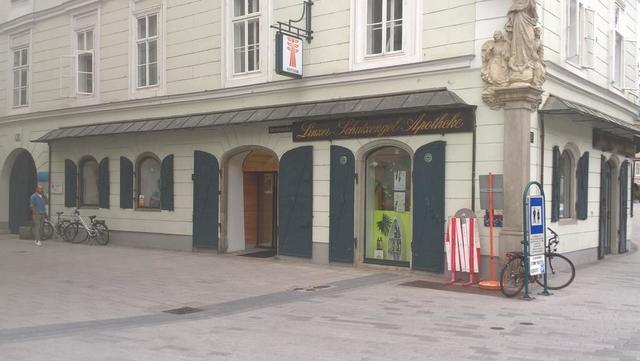 Am Beginn an der Promenade bei der Schutzengelapotheke stehen oft Räder aber keine Radabstellanlagen, Platz wäre genug, schreibt eine Leserin. | Foto: privat