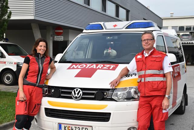 Notärztin Nina Becker und Notfallsanitäter Martin Katholnig werden immer wieder zu Notfällen nach Insektenstichen gerufen | Foto: Friessnegg