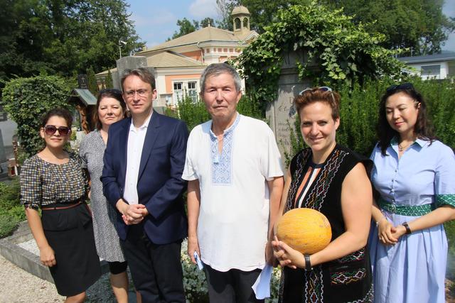 Von links: Adolat Abdurakhmanova (Tochter des Preisträgers), Marieluise Beckhoff (Palm-Stiftung), Thomas Schuler (Historiker und Napoleonexperte), Salidjon Abdurakhmanov, Journalist aus Usbekistan, Träger des Johann-Philipp-Palm-Preis für Meinungs- und Pressefreiheit 2014, Annette Krönert (Vorstand Palm-Stiftung und Enkelin der Stiftungsgründer) und Ljasat Paulwitz (Übersetzerin).