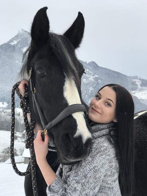 Jede freie Minute verbringt die 16-jährige Leonie Baumgartner aus Leonstein mit ihrem Pferd "Xena".