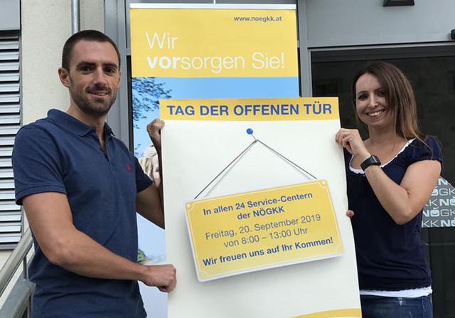 Service-Center-Leiter Marc Bauer mit NÖGKK-Mitarbeiterin Daniela Schmid.