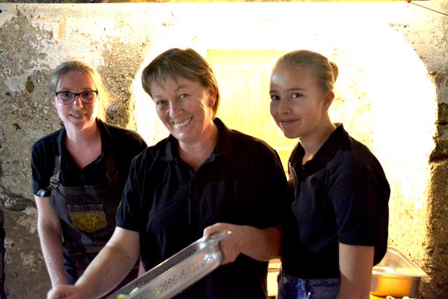 Für Lungaugold aktiv: Roswitha (Mitte) mit Petra (links) und Marlene