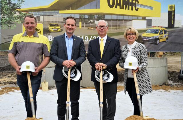 Stützpunktleiter Raimund Burgstaller, Landesdirektor Harald Großauer, Vizepräsident Klaus Holter, Bürgermeisterin Maria Pachner. | Foto: Neubauer/ÖAMTC OÖ