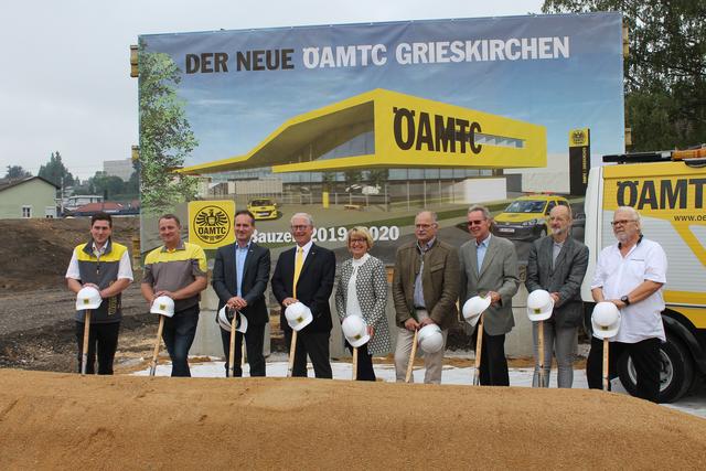 Erfolgreicher Spatenstich für den neuen ÖAMTC-Grieskirchen-Stützpunkt erfolgte. | Foto: Pramendorfer/BRS