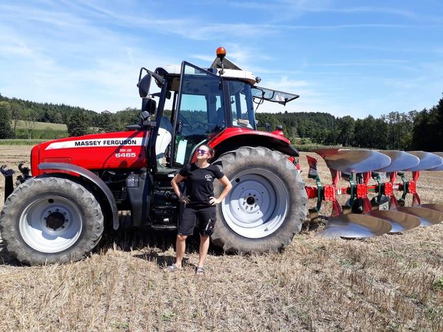 Marlene Perndorfer von der Landjugend Altschwendt wird beim Landespflügen am 8. September als einzige Frau am Start sein.