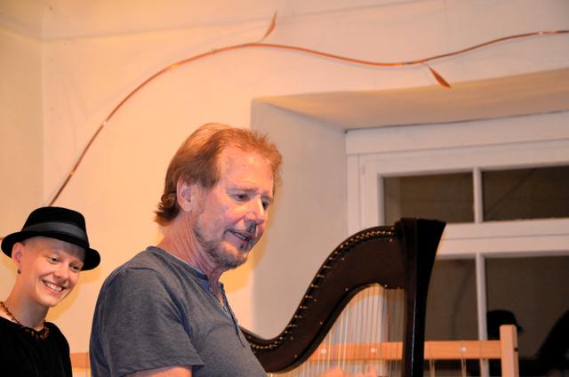 Anna-Maria Hefele und Organisator Manfred Tischitz