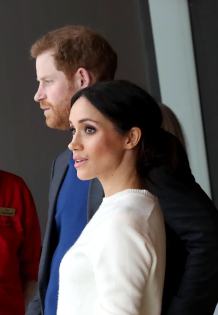 Meghan Markle präsentiert ihre Modelinie
 | Foto:  Northern Ireland Office [CC BY 2.0 (httpscreativecommons.orglicensesby2.0)]