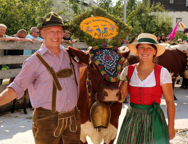 Christian Dullnigg mit Sennerin Martina Müllbauer freuten sich über einen guten Almsommer.