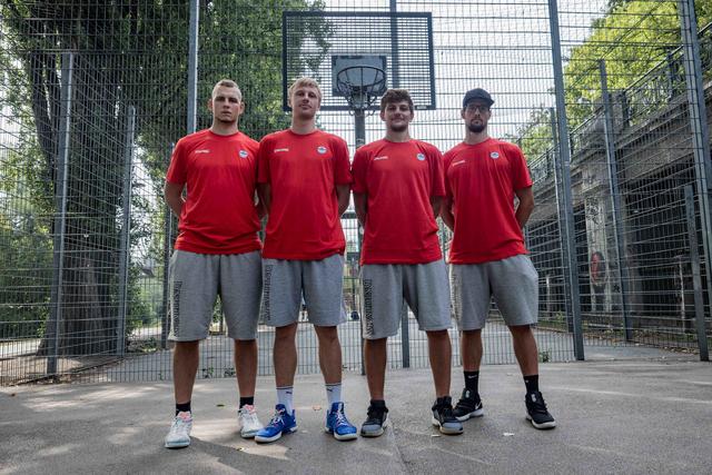 Renato Poljak, Matthias Linortner, Moritz Lanegger und Toni Blazan stehen im Viertelfinale | Foto: Basketball Austria