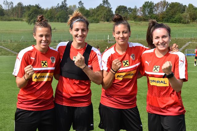 Voll auf Sieg eingestellt sind: Nicole Billa, Lisa Makas, Marina Georgieva und Barbara Dunst