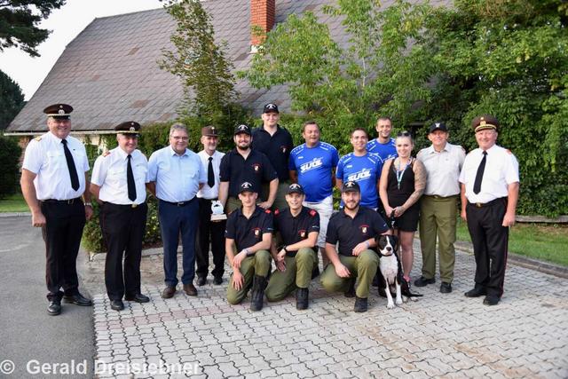 Die Kameraden vom nächstjährigen Austragungsort mit Bgm Herbert Mießl, LFR Johann Preihs und Kommandanten der FF Sulz, BR Johann Maier-Paar.