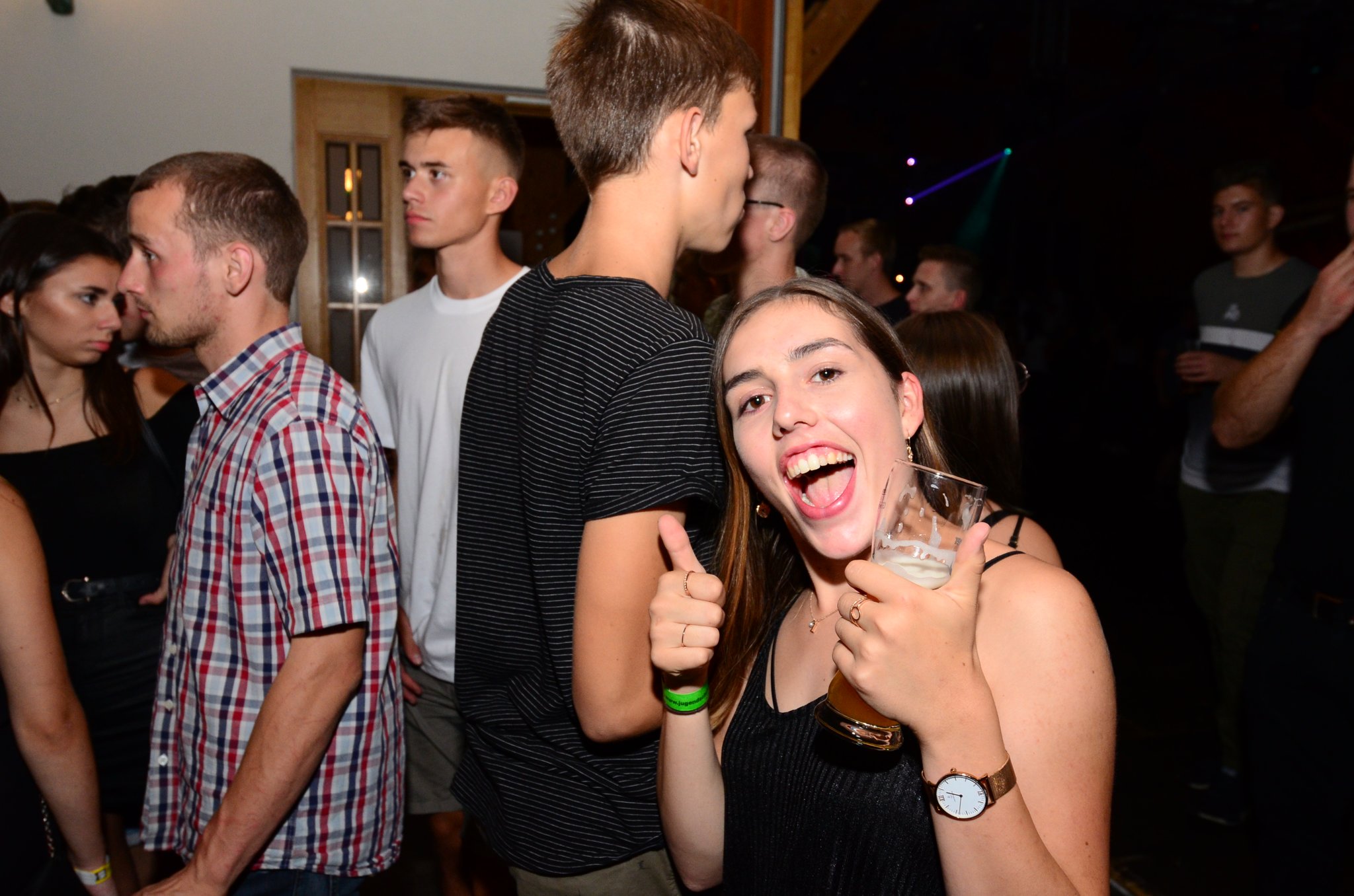 Freitag, 03. Juli 2015 @ Sportplatz, Schardenberg. Galerie voriges Foto. nchstes Foto. Ich finde dieses Foto: Crazy. Sexy. Hot. Cool. Funny. Share On Foto 98 von 128:: Sport- und Zeltfest Schardenberg 2015