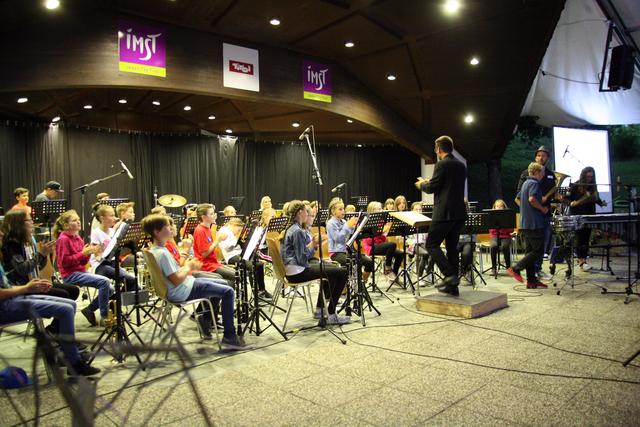Das Stück "Unsquare Dance" bot das Miniorchester mit Solisten unter der Leitung von Andre Platzer zum Auftakt.