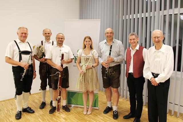Von links: Paul Haunschmied, Siegfried Hörzenberger, Franz Mühlberger, Tanja Weilguny, Peter Peterseil, Engelbert Lasinger und Hans Dieter Mairinger