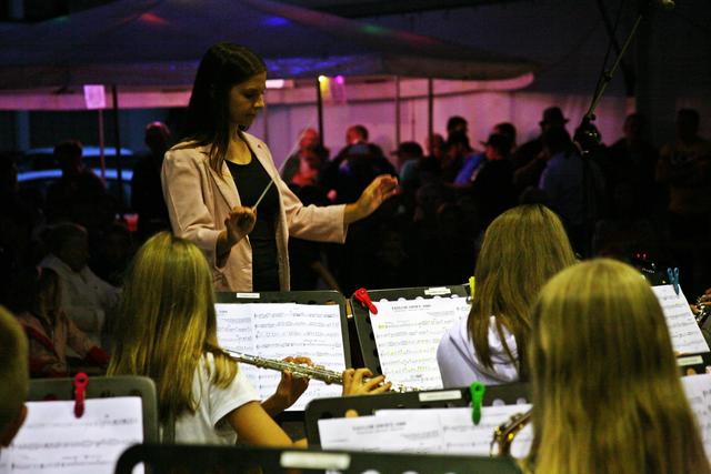 Franziska Zangerle leitete das Mittelorchester.