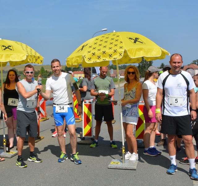 <f>Auf die Plätze, fertig los</f> - hieß es beim 7. Pleissinger Wunschlauf für einen guten Zweck. | Foto: Messirek