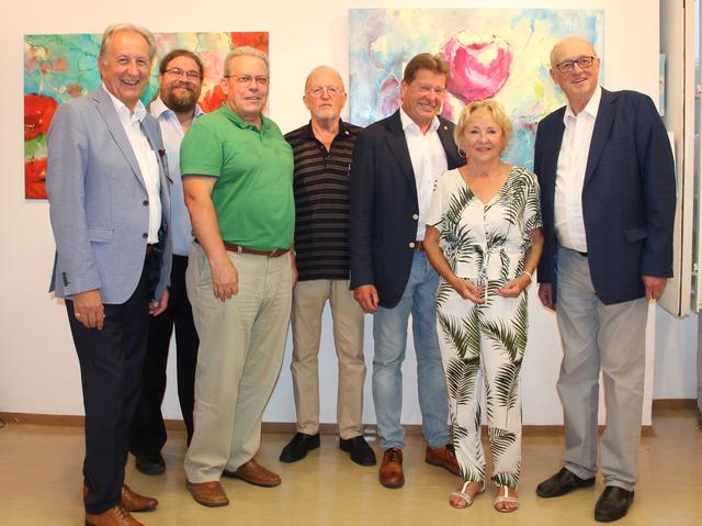 StR Günter Herz, GR Mag. Klaus Bergmaier, GR Mag. Wolfgang Mahrer, Obmann Franz Kral, StR KommR Porf. Helmut Mayer, Künstlerin Martha Platzer, Laudator HR Dr. Hans Angerer