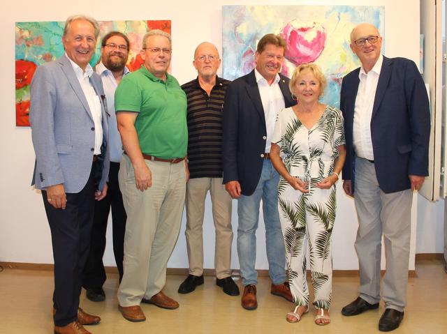 StR Günter Herz, GR Mag. Klaus Bergmaier, GR Mag. Wolfgang Mahrer, Obmann Franz Kral, StR KommR Porf. Helmut Mayer, Künstlerin Martha Platzer, Laudator HR Dr. Hans Angerer | Foto: privat