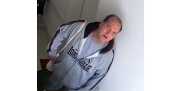 Dieser noch unbekannte Mann hat einen Arzt aufgesucht. Nicht um gesund zu werden, sondern um sich illegal "gesund zu stoßen" | Foto: BPD Wien