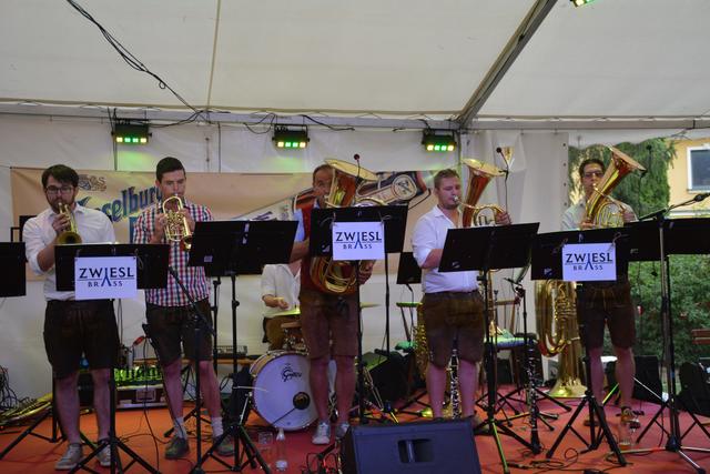 Die Gruppe ZwieslBrass spielte beim Ballonwirt Aigner groß auf. | Foto: Roland Mayr