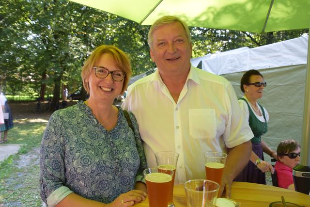 Lebrings-Bürgermeister Franz Labugger und Frau Burgi genossen die Atmosphäre beim Zeggern. | Foto: Eva Heinrich