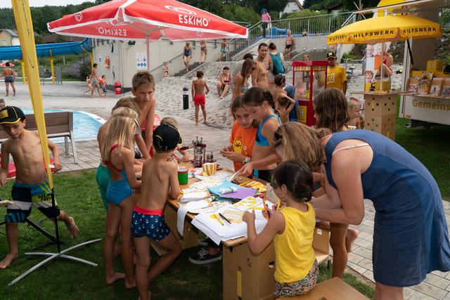 Die Kinder konnten bneben zahlreichen lustigen Spielen und Hüpfburg auch Basteln und Malen.