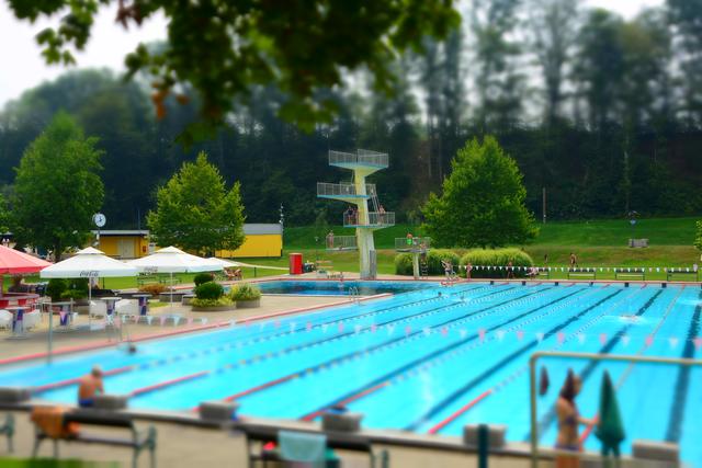 Zwar kein Rekordsommer, aber trotzdem bis zu 10.000 Besucher an Spitzentagen im Juni: das Freibad Fürstenfeld war beliebter Anziehungspunkt an heißen Sommertagen.