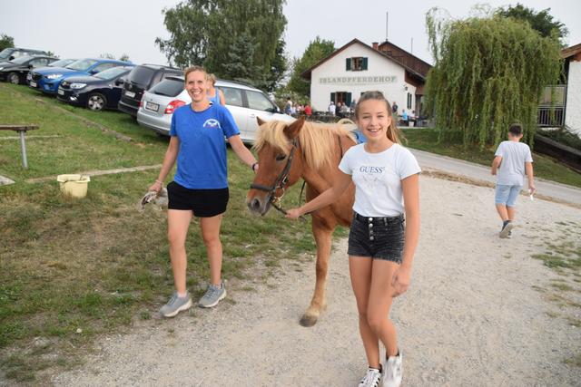 Das Ponyreiten war für die Kinder ein absolutes Highlight.
