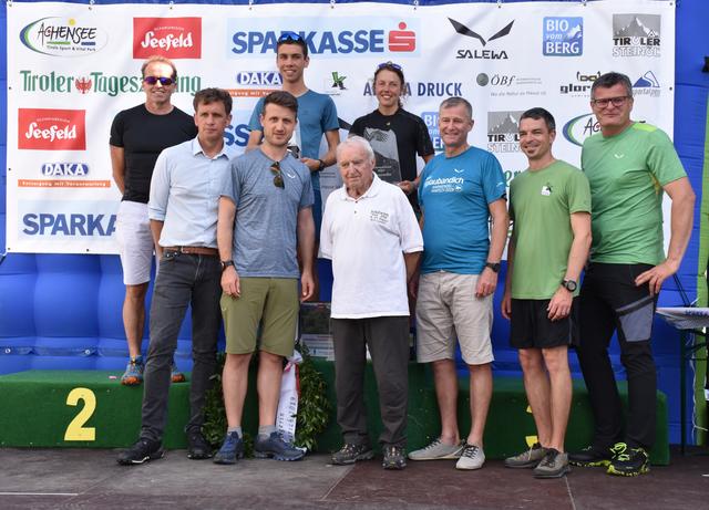 Bgm. Josef Hausberger, Björn Rasmus (GF Bio vom Berg), Elias Walser (GF Olympiaregion Seefeld), Tagessieger Alexander Lieb, Sigi Pilsner, Tagessiegerin Laura Dahlmeier, Hermann Nagiller (GF Sparkassen Landesverband Tirol), Hermann Sonntag (Naturpark Karwendel) und Martin Tschoner