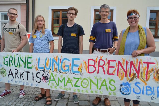 Teachers for Future-Vertreter Stephan Raidl, Kolja und Max von der Fridays for Future-Bewegung, Vortragender Dietrich Waldmann und Initiatorin Sabine Nagl.  | Foto: Talkner