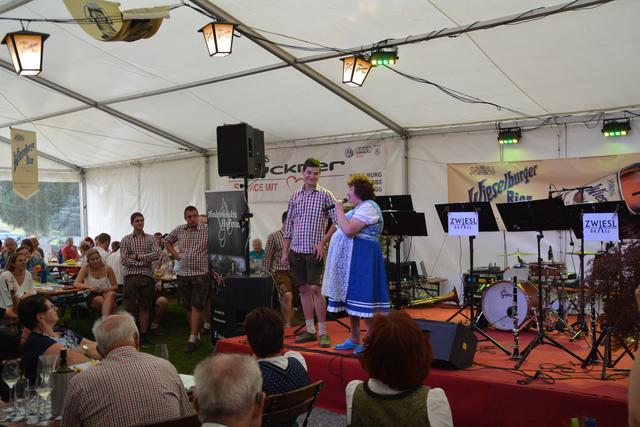 Die Gstanzl-Sängerin Renate Maier aus Bayern sorgte beim Festival "Volxmusik im Dorf" für Begeisterungsstürme. | Foto: Roland Mayr